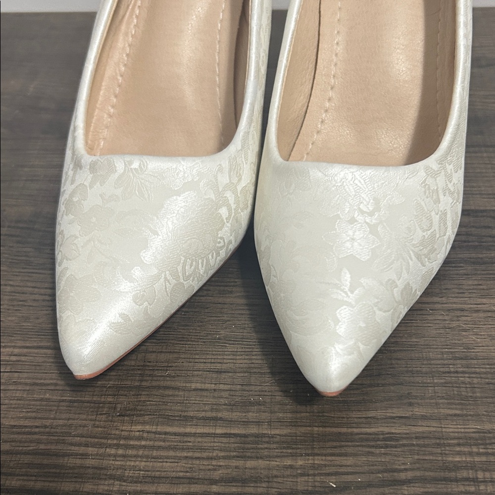 Elegant White Women's Pumps - Picture 6 of 6